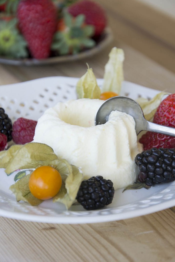 Mousse di yogurt e frutta fresca