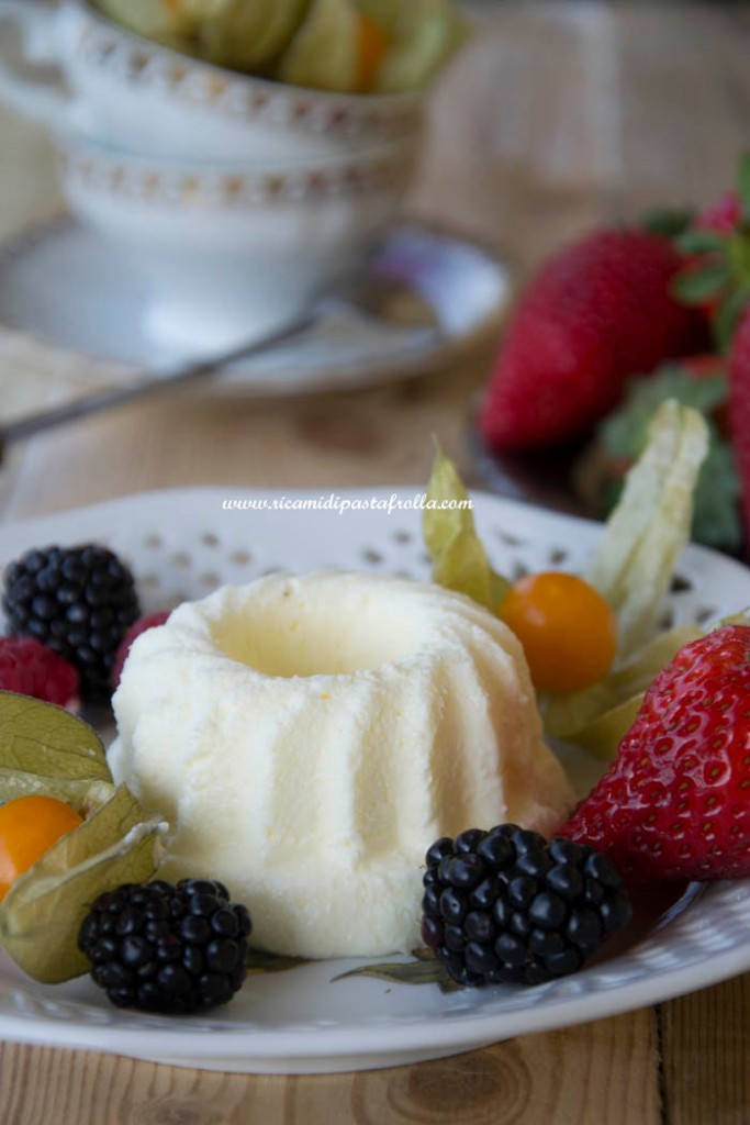 Mousse di yogurt e frutta fresca