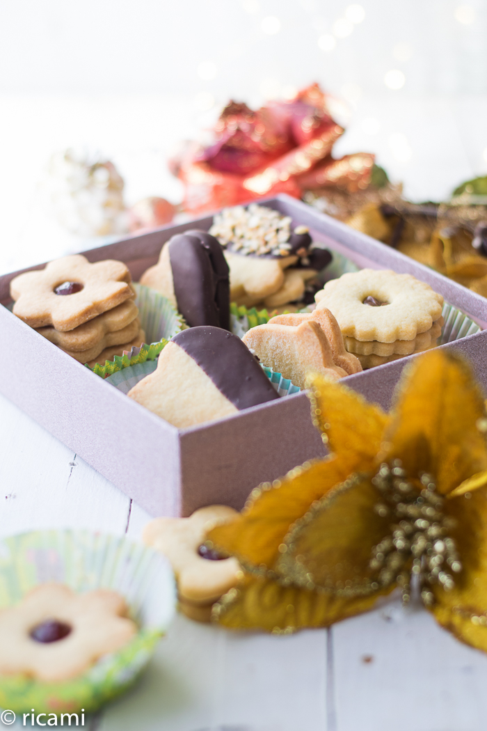 Biscotti Di Natale Di Pasta Frolla.Biscotti Di Pasta Frolla Decorati Ricami Di Pastafrolla