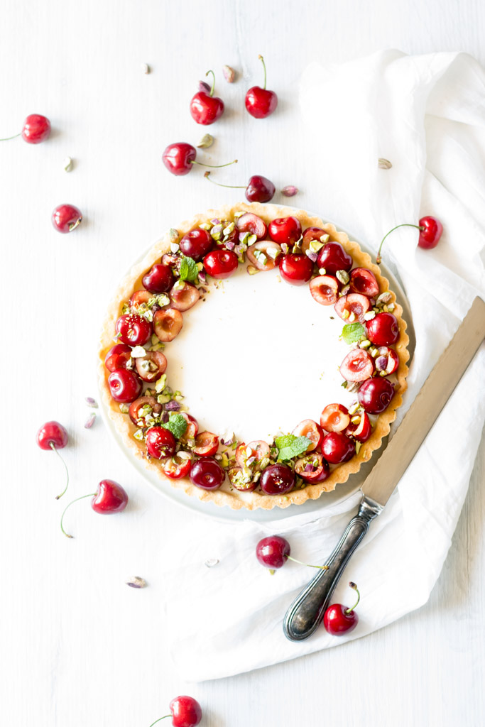 Crostata con panna cotta e ciliegie